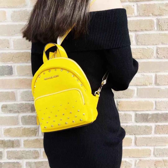 Bundle Michael Kors Convertible Backpack + wallet - Picture 7 of 16